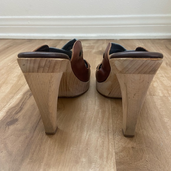 Cynthia Vincent brown leather metallic canvas slide wooden mules sandal heels 8 - Picture 7 of 10